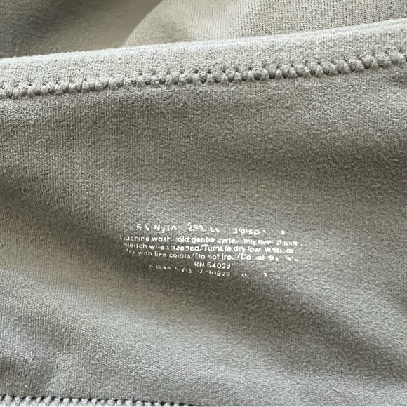 Athleta Gray Seamless Bra for Everyday Comfort - Picture 4 of 4